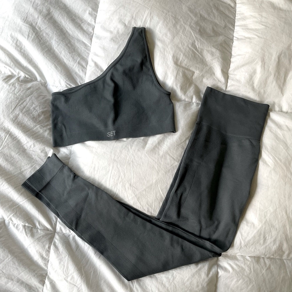 Set Active SCULPFLEX Ribbed One Shoulder Bra and Leggings in SLATE